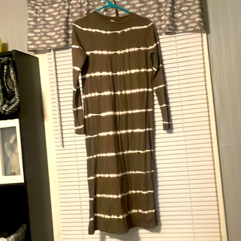 Old navy olive and white xs